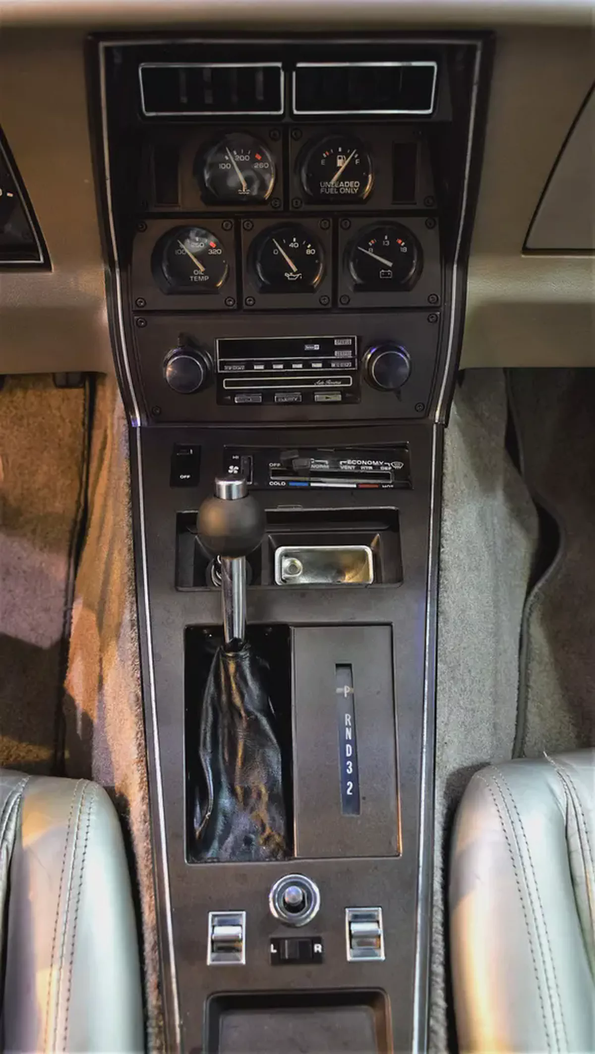 Chevrolet Corvette C3 ( COLLECTOR EDITION ) 1982 Model! in Copper / Golden Color! American Specs-16-16