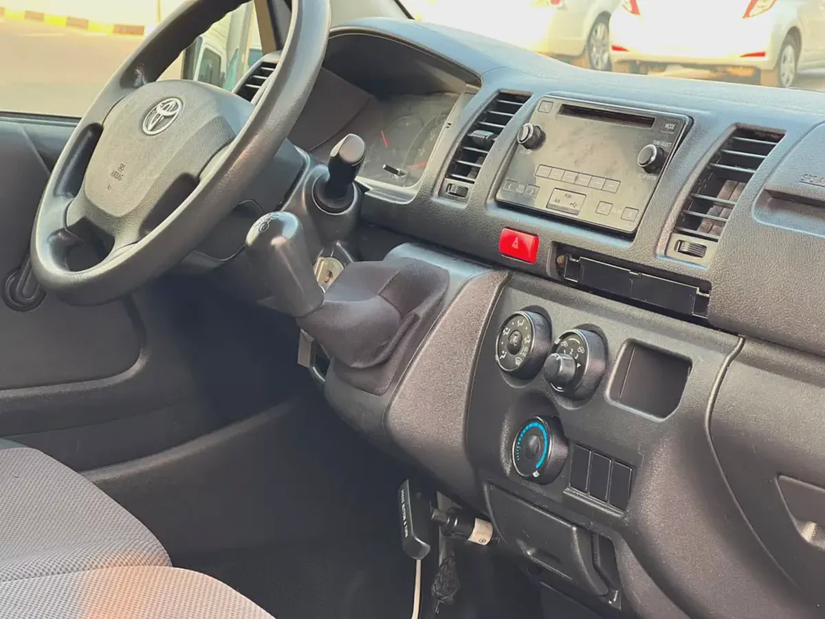 2016 Toyota Hiace | Cargo Van | Manual | GCC | Ref#1120-10-10