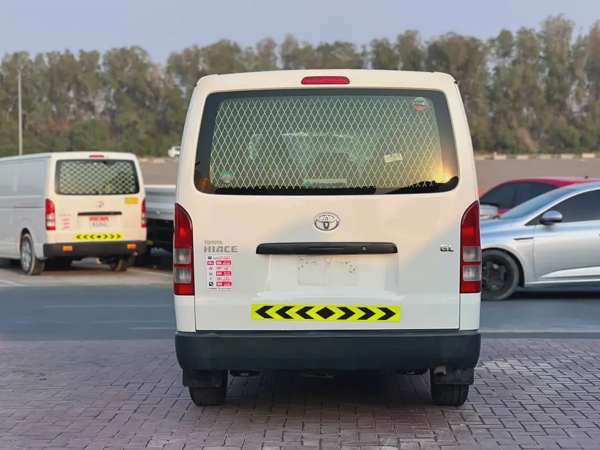 2016 Toyota Hiace | Cargo Van | Manual | GCC | Ref#1120-4-4