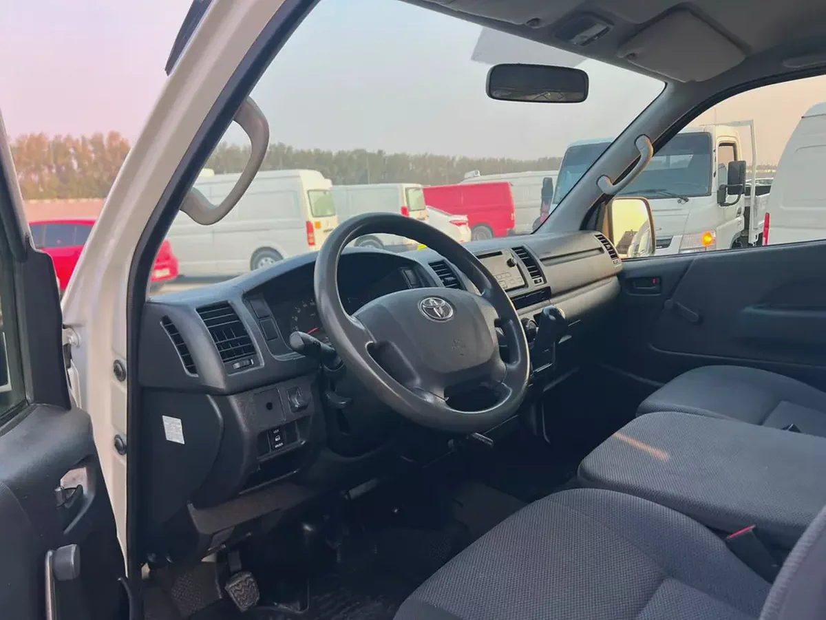 2016 Toyota Hiace | Cargo Van | Manual | GCC | Ref#1120-6-6