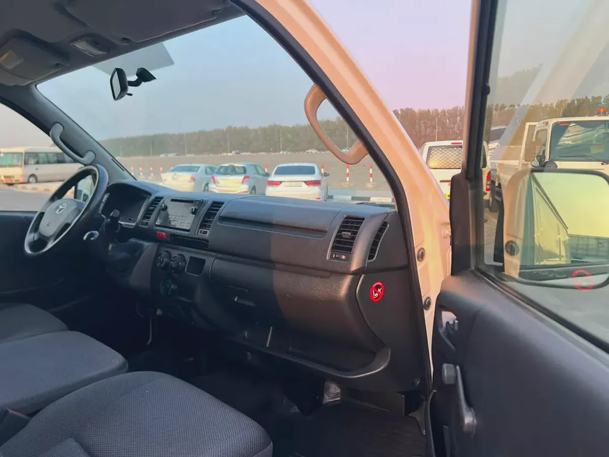 2016 Toyota Hiace | Cargo Van | Manual | GCC | Ref#1120-8-8