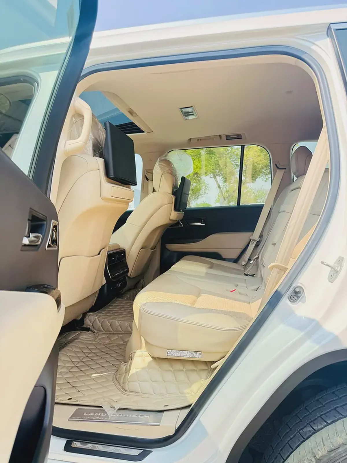 Toyota Land Cruiser VXR 3.3L Diesel 2023 GCC Specs Very Good COndition-9-9