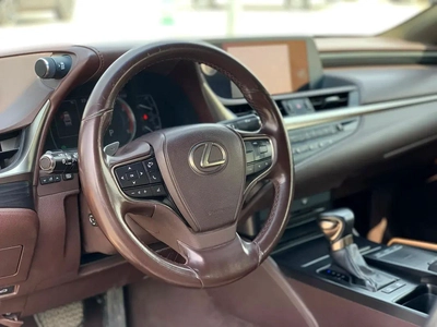Lexus ES-Series ES 300h-1