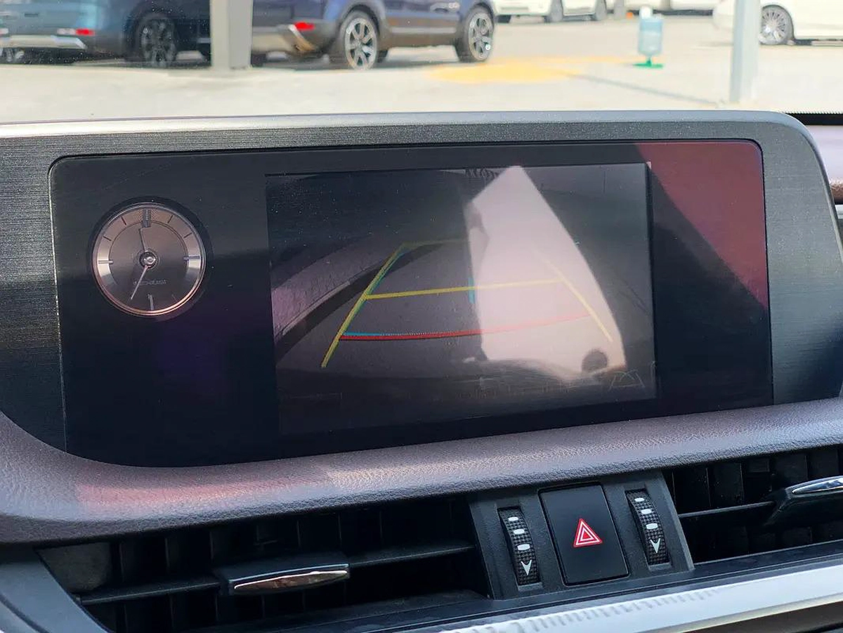Lexus ES-Series ES 300h-2-2
