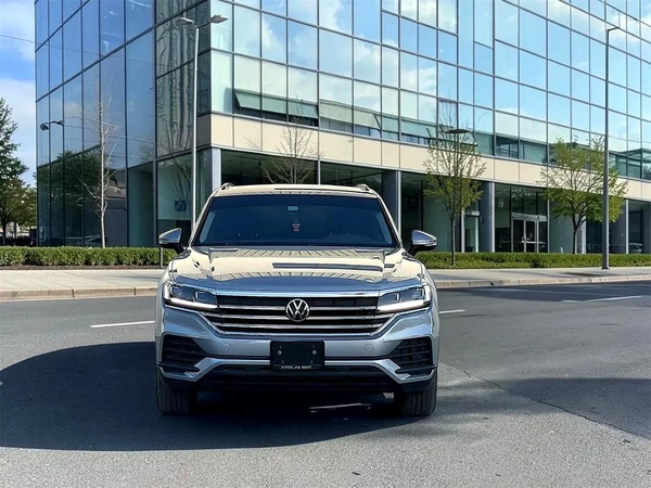 2025 Volkswagen Touareg Trendline - GCC Specs - Brand New! Under warranty