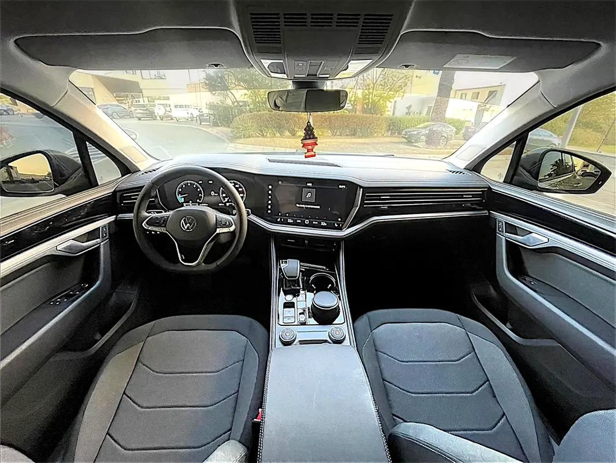 2025 Volkswagen Touareg Trendline - GCC Specs - Brand New! Under warranty-9-9