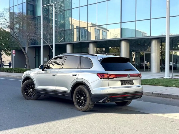 2025 Volkswagen Touareg Trendline - GCC Specs - Brand New! Under warranty