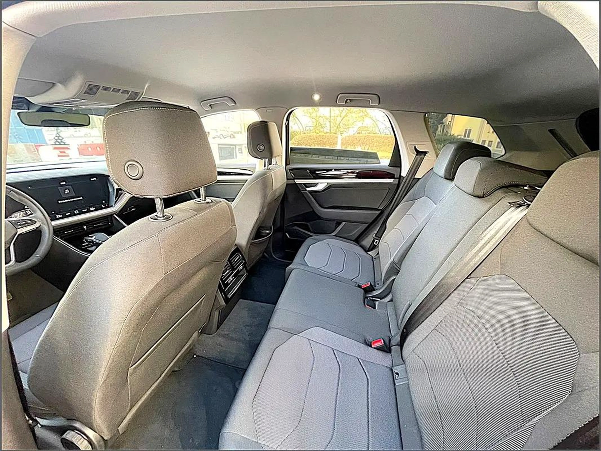 2025 Volkswagen Touareg Trendline - GCC Specs - Brand New! Under warranty-18-18