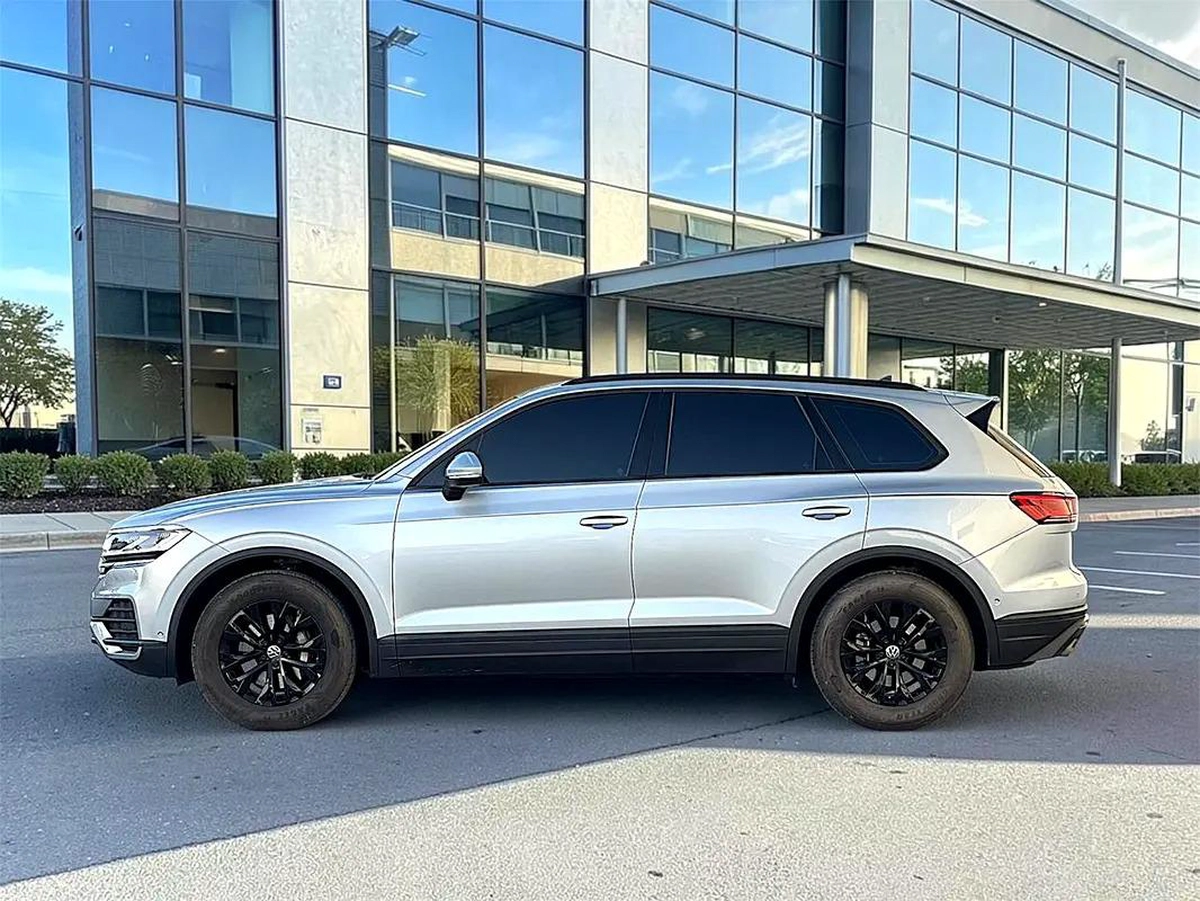 2025 Volkswagen Touareg Trendline - GCC Specs - Brand New! Under warranty-16-16