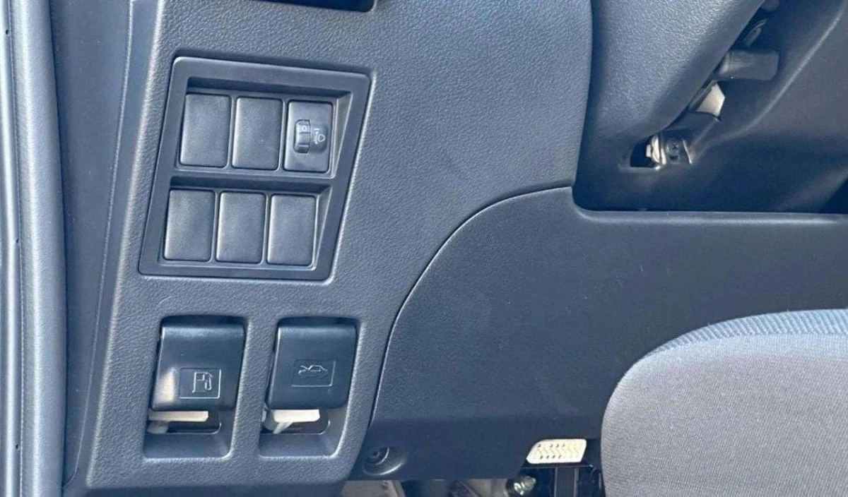 Toyota Hilux Toyota Hilux 2.4L basic option V4 2025-10-0