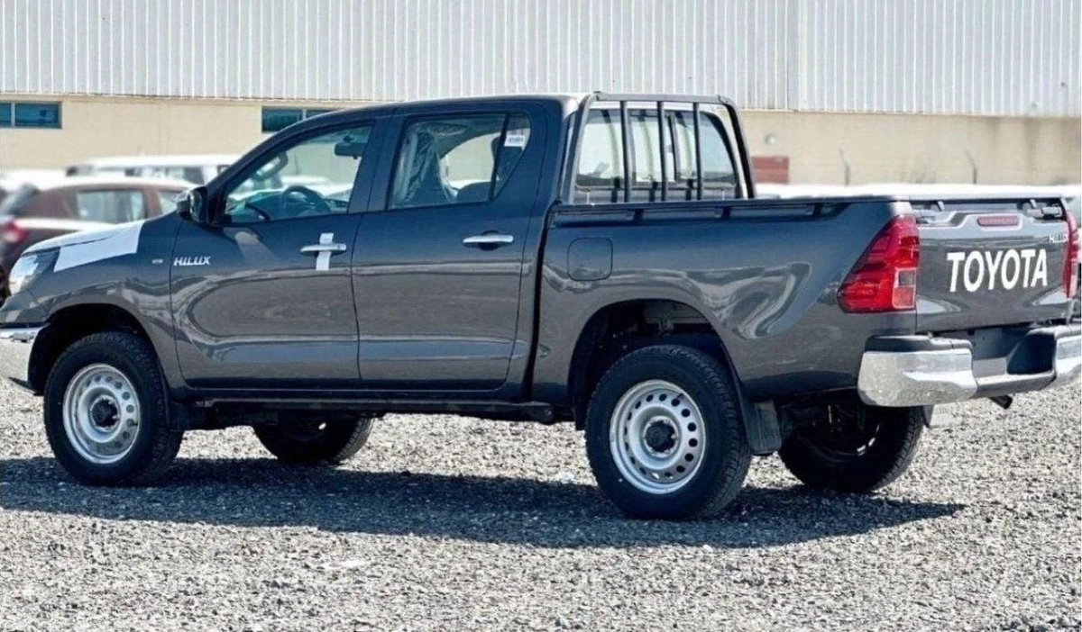 Toyota Hilux Toyota Hilux 2.4L basic option V4 2025-2-0