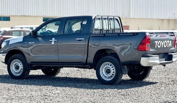 Toyota Hilux Toyota Hilux 2.4L basic option V4 2025