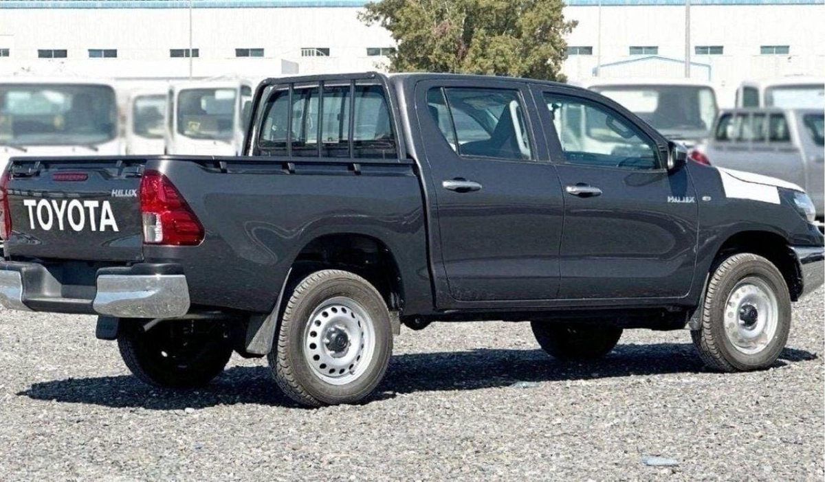 Toyota Hilux Toyota Hilux 2.4L basic option V4 2025-3-0