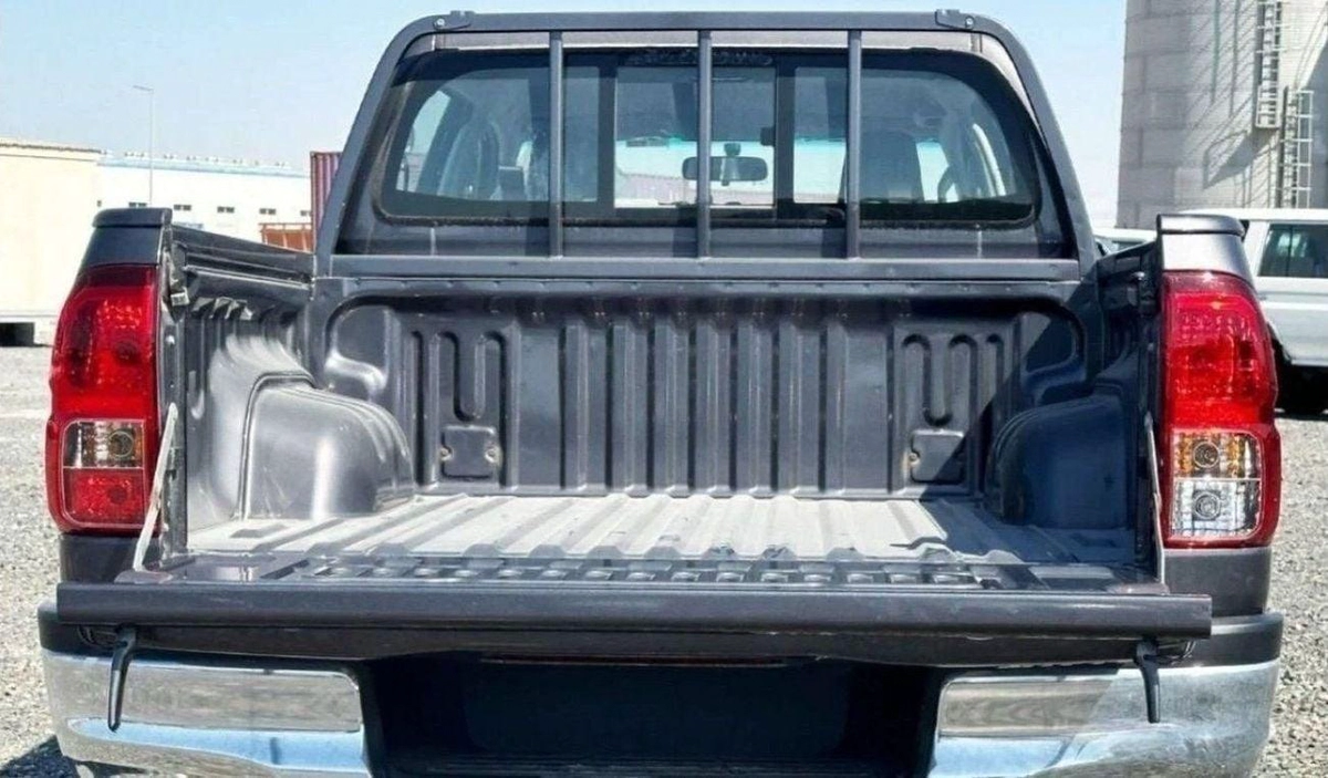 Toyota Hilux Toyota Hilux 2.4L basic option V4 2025-4-0