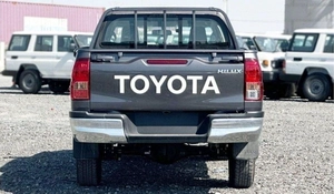 Toyota Hilux Toyota Hilux 2.4L basic option V4 2025