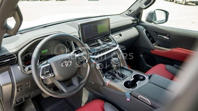 Toyota Land Cruiser VXR LC300 VXR 3.3D AT MY2025-9