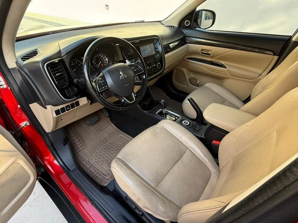 Gulf Specs 2016 MITSUBISHI OUTLANDER GLX 3.0Litre V6 4WD 7-Seater