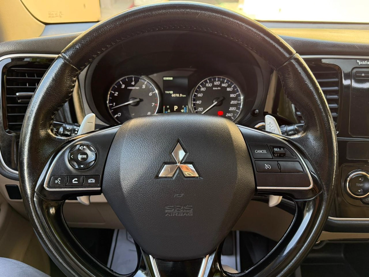 Gulf Specs 2016 MITSUBISHI OUTLANDER GLX 3.0Litre V6 4WD 7-Seater-17-17