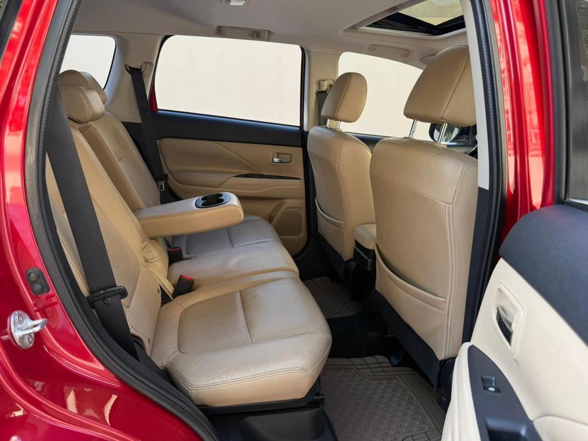 Gulf Specs 2016 MITSUBISHI OUTLANDER GLX 3.0Litre V6 4WD 7-Seater-11-11