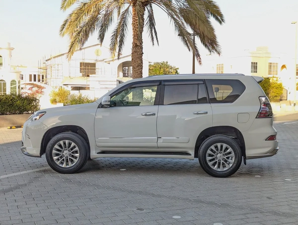 LEXUS GX460 2016 FULL OPTION IN EXCELLENT CONDITION