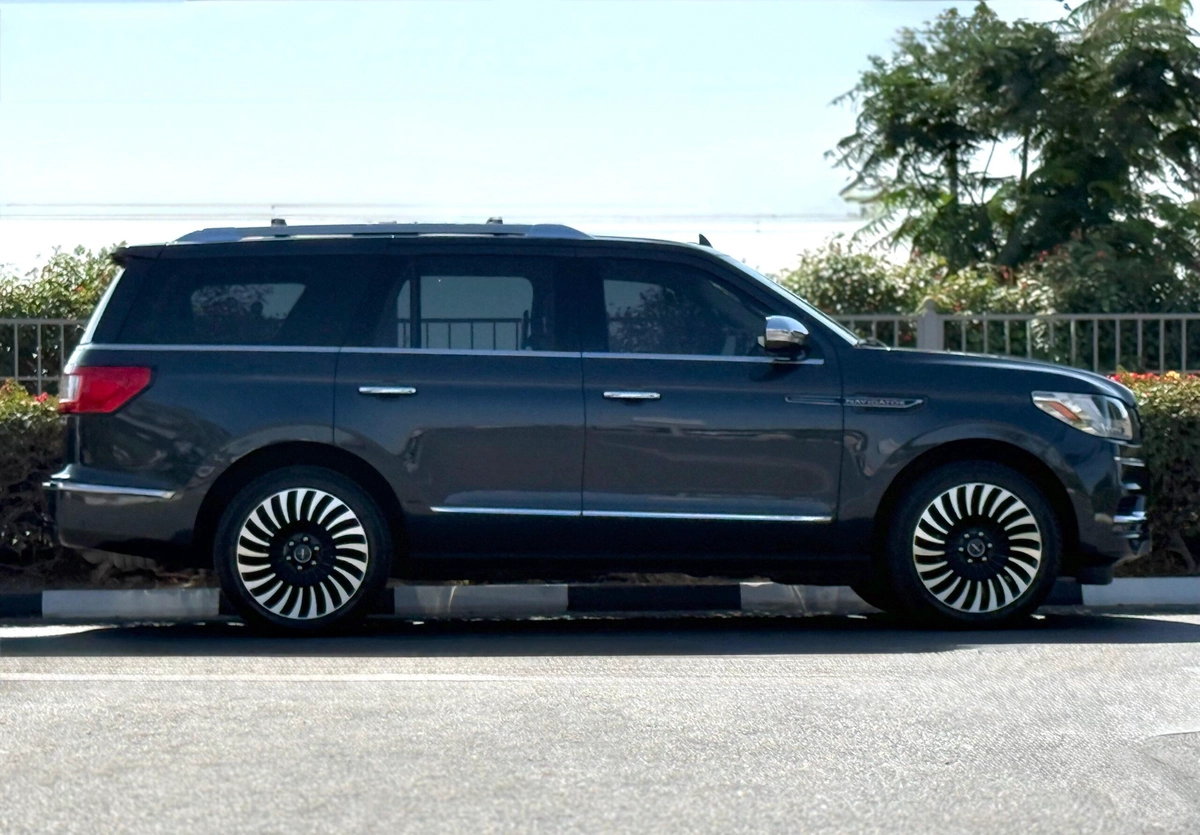 LINCOLN NAVIGATOR PRESIDENTIAL | MODEL: 2021 | WARRANTY VALID TILL 9TH OCTOBER 2026 OR 100,000 KMS |-1-1