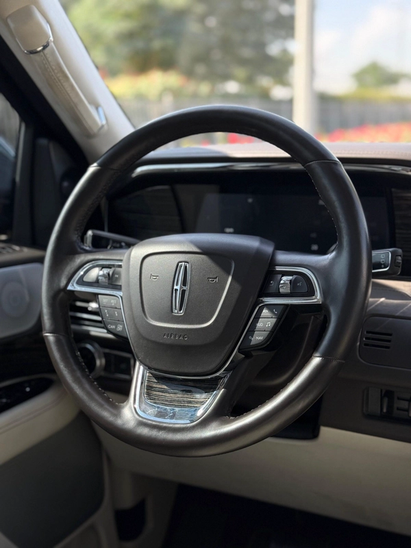 LINCOLN NAVIGATOR PRESIDENTIAL | MODEL: 2021 | WARRANTY VALID TILL 9TH OCTOBER 2026 OR 100,000 KMS |