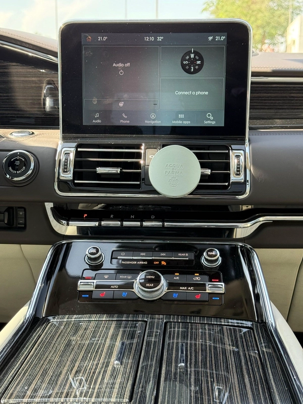 LINCOLN NAVIGATOR PRESIDENTIAL | MODEL: 2021 | WARRANTY VALID TILL 9TH OCTOBER 2026 OR 100,000 KMS |