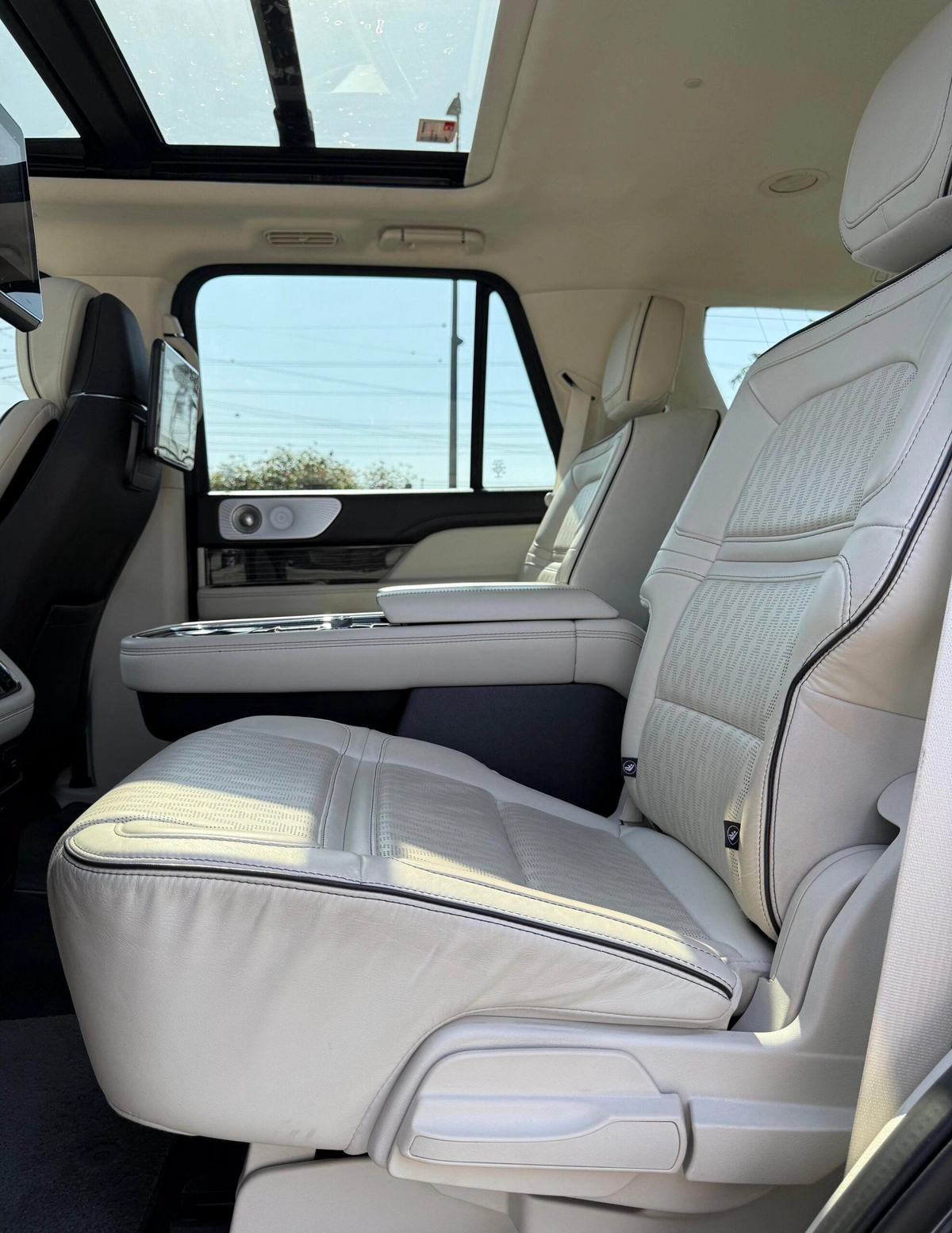 LINCOLN NAVIGATOR PRESIDENTIAL | MODEL: 2021 | WARRANTY VALID TILL 9TH OCTOBER 2026 OR 100,000 KMS |-9-9