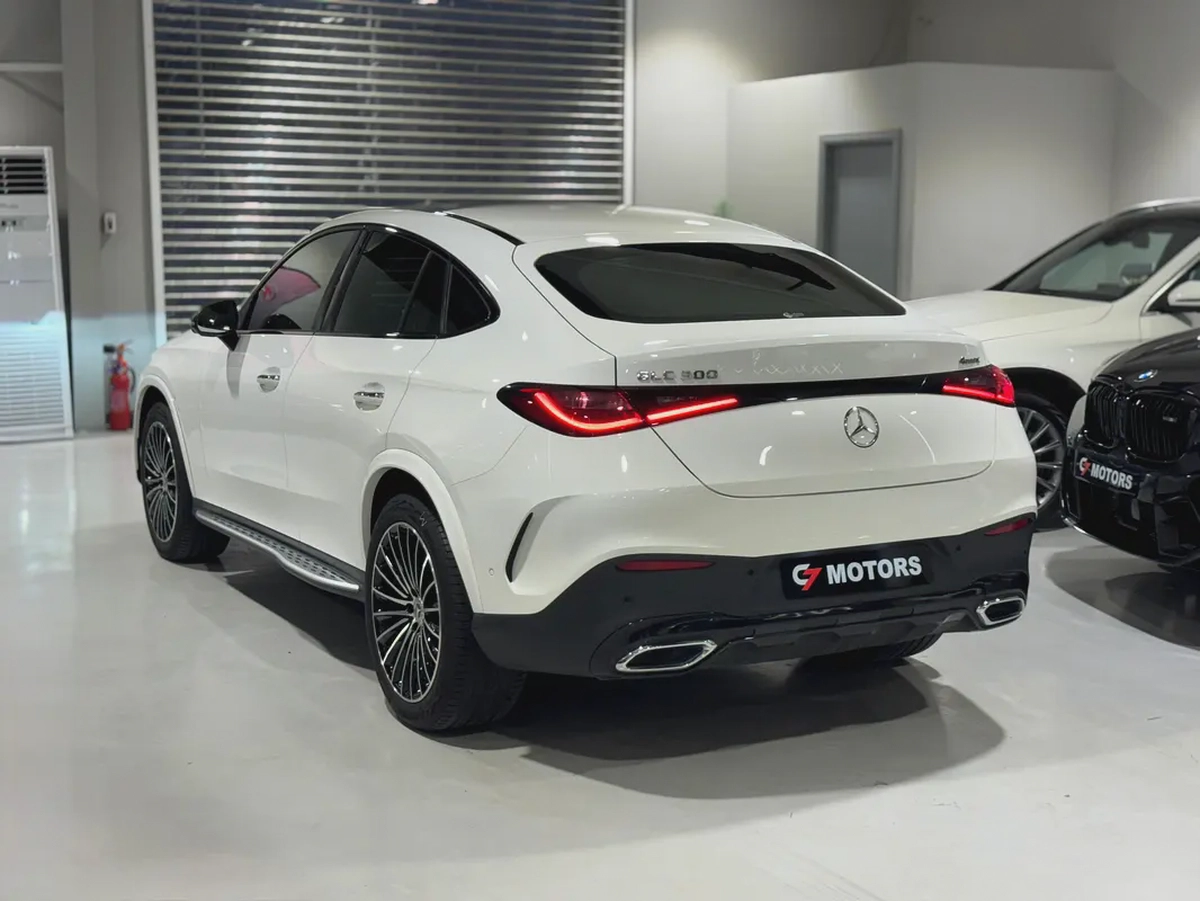 Mercedes-Benz GLC 300 AMG 4MATIC Coupé | 2024 | Full Option | Pristine Condition-6-6