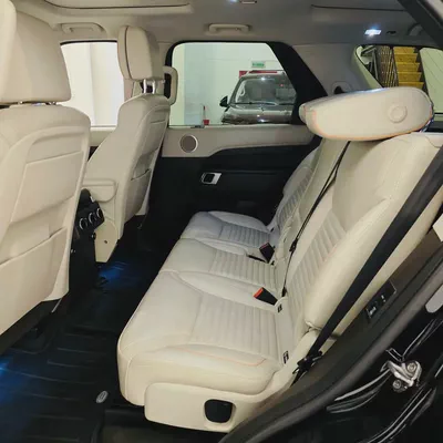 AED 1394 PM | LANDROVER DISCOVERY HSE 2019 | 7-SEATER | WELL MAINTAINED | 1 YEAR WARRANTY-16