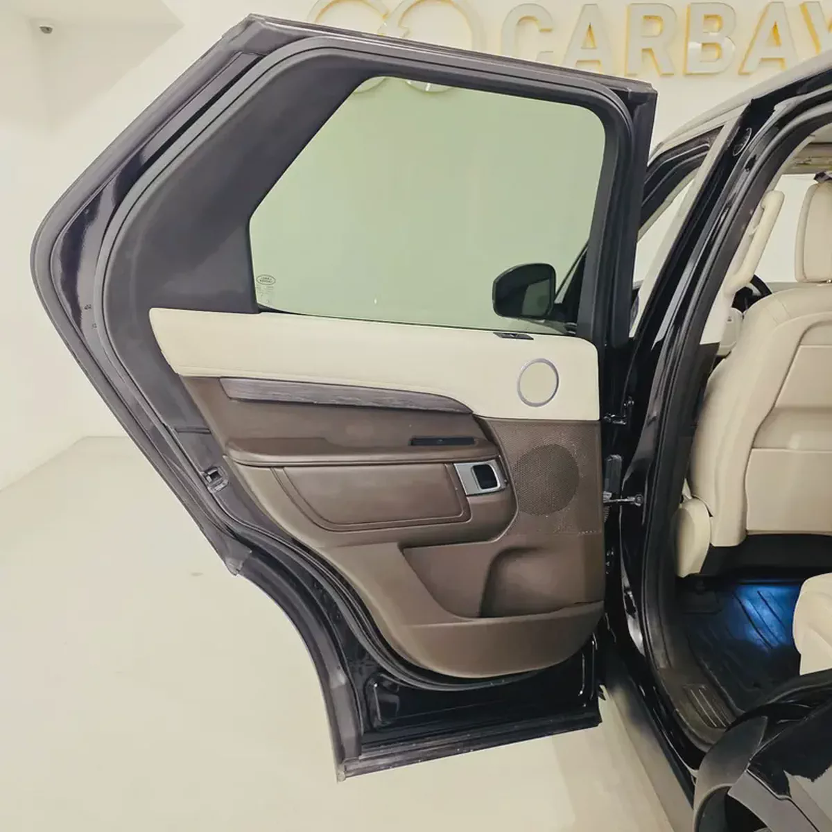 AED 1394 PM | LANDROVER DISCOVERY HSE 2019 | 7-SEATER | WELL MAINTAINED | 1 YEAR WARRANTY-15-15