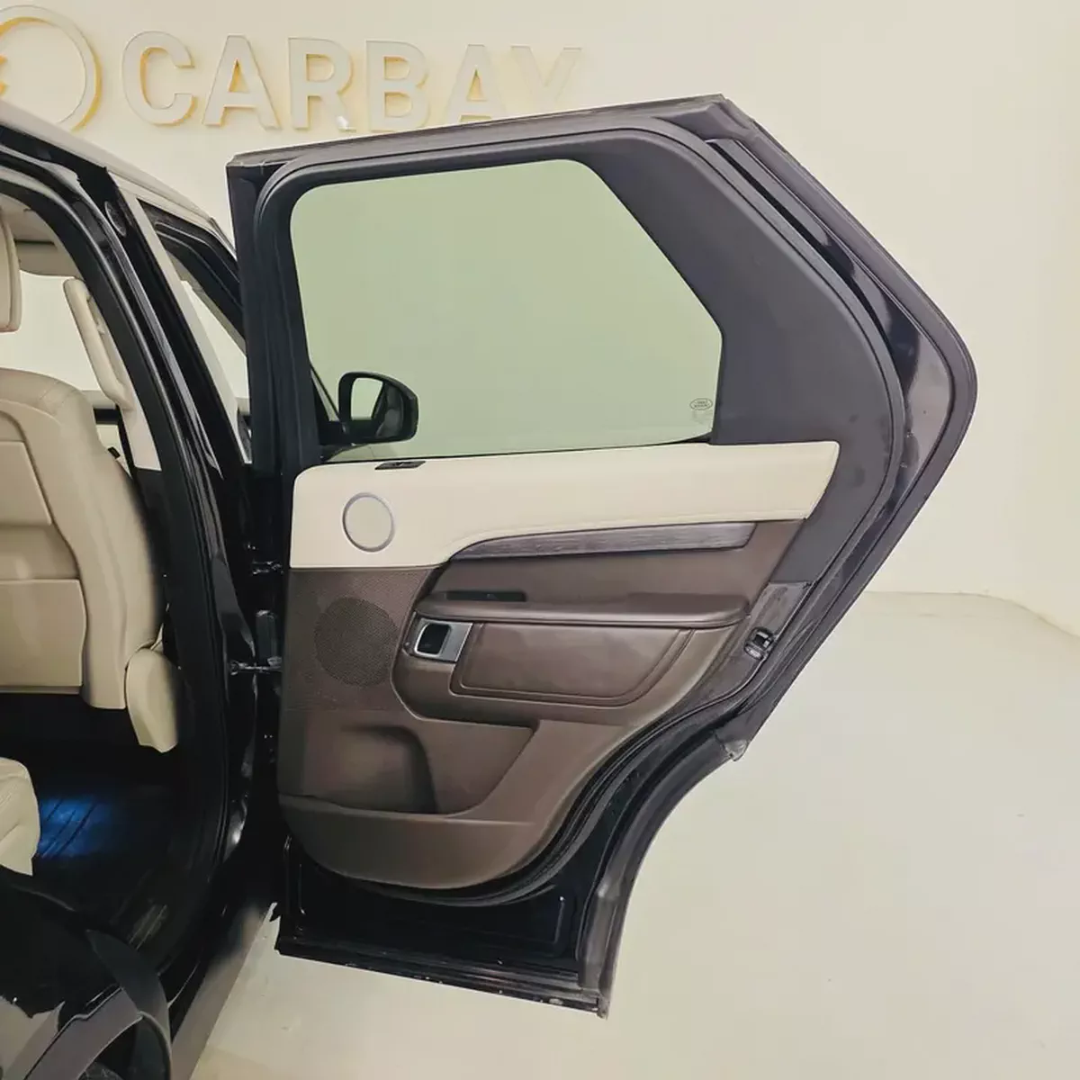 AED 1394 PM | LANDROVER DISCOVERY HSE 2019 | 7-SEATER | WELL MAINTAINED | 1 YEAR WARRANTY-17-17
