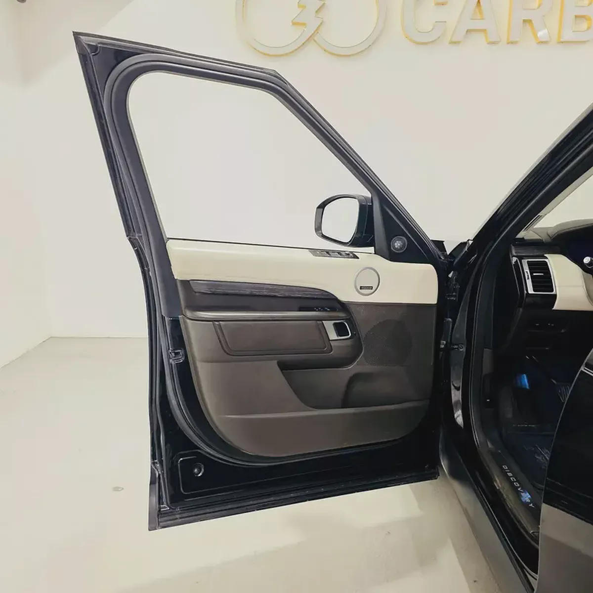 AED 1394 PM | LANDROVER DISCOVERY HSE 2019 | 7-SEATER | WELL MAINTAINED | 1 YEAR WARRANTY-7-7