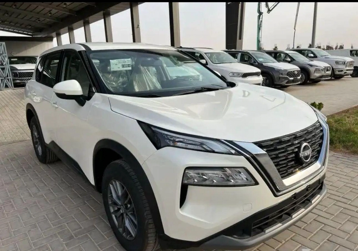 2026 Nissan X-Trail – Modern SUV 2.5 white beige-3-3