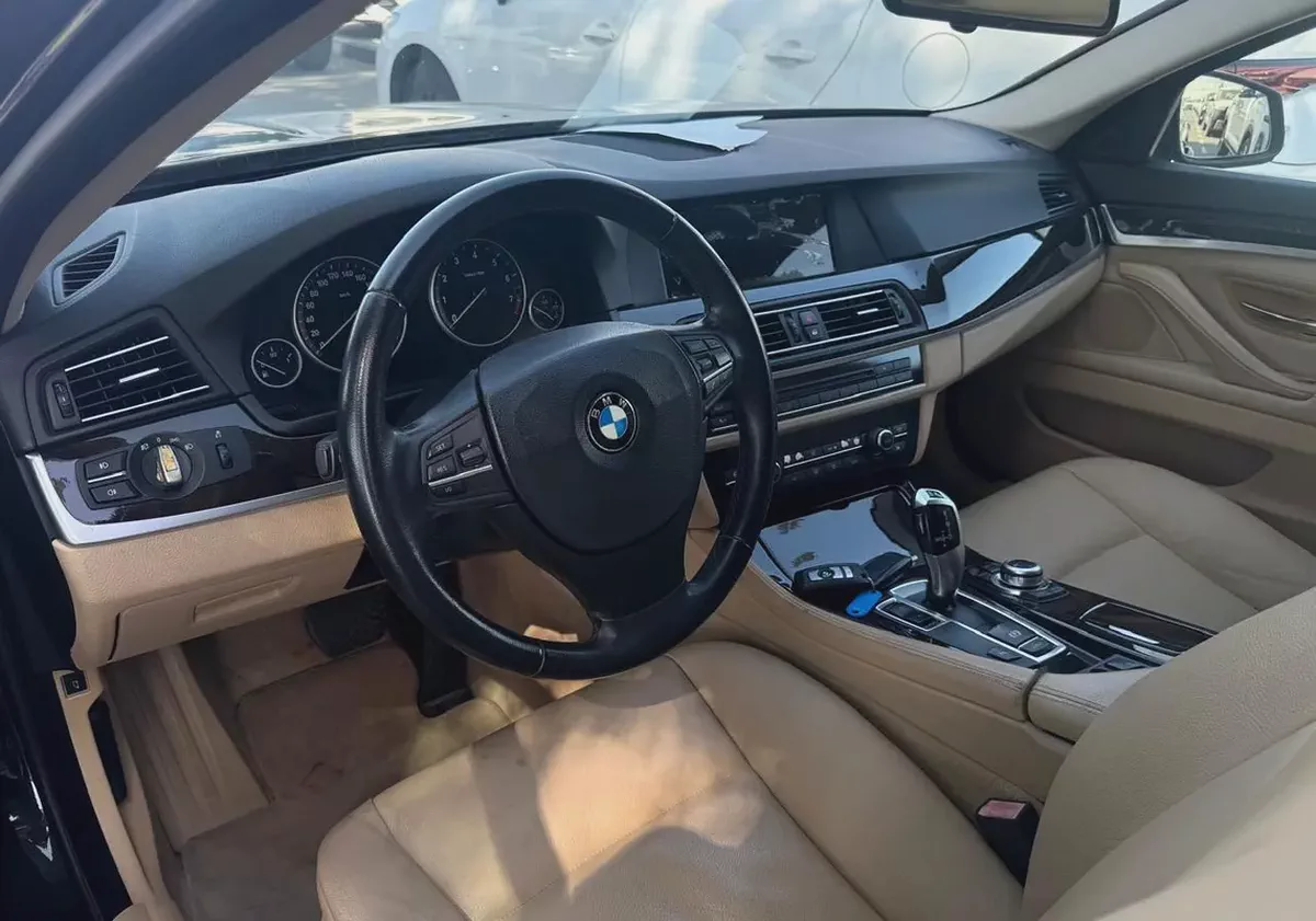 BMW 528i - 2010 - BLACK WITH BEIGE INTERIOR CLEAN CAR FRESH JAPAN IMPORT-9-9