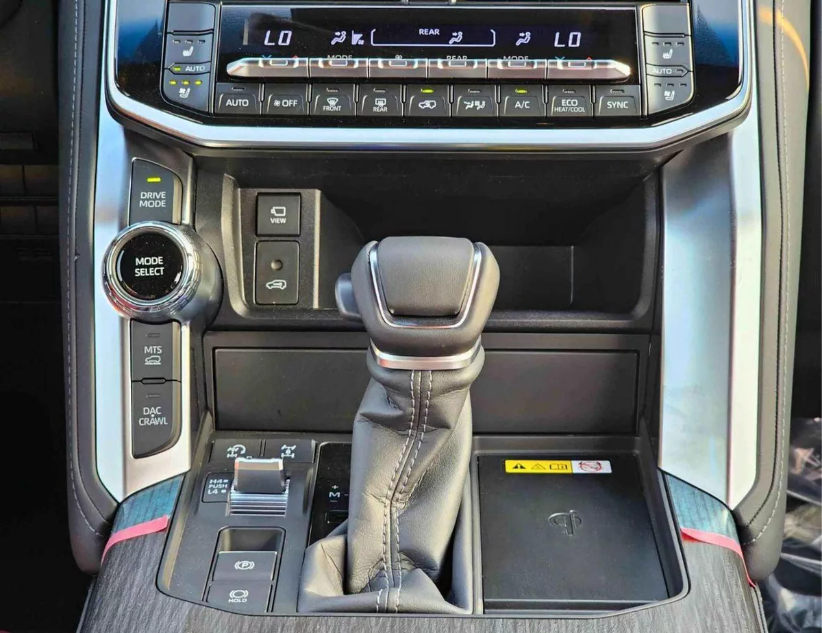 Toyota Land Cruiser VXR 3.3L DIESEL || PWR WITH MEMORY SEATS || HUD , RADAR | JBL SPEAKERS (CODE # LCDVXRHA)-24-0