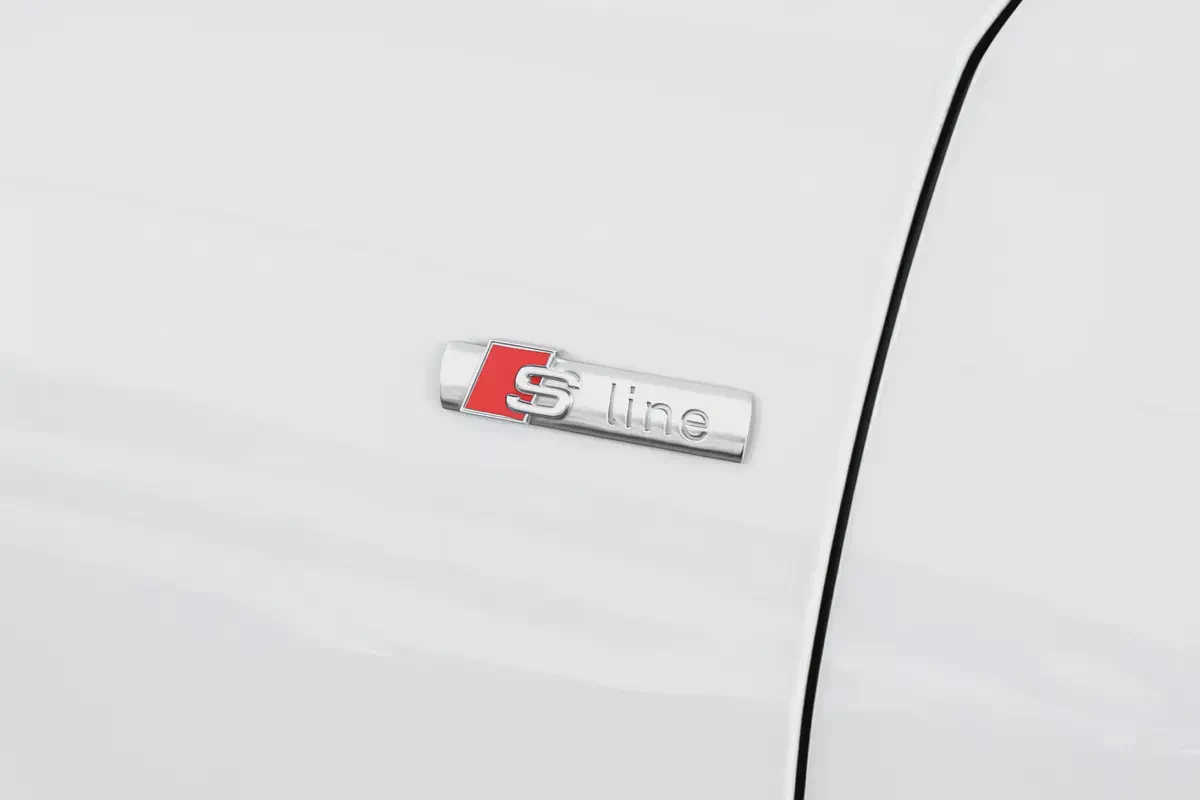 4,224 AED / 60 months | 0% DP | 2023 Audi Q8 55TFSi S-Line / Full Service History-13-13