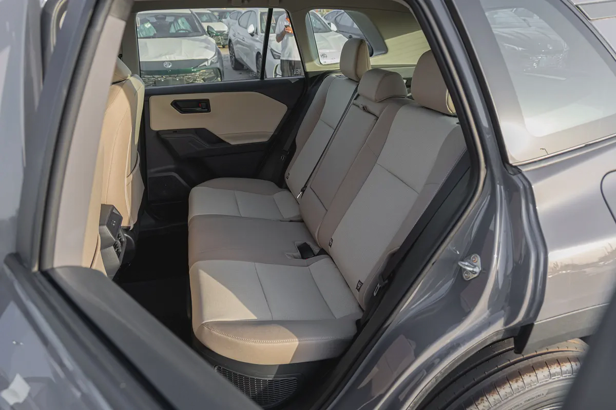 Toyota RAV4 LE | GCC Specs | Hybrid | V4 | FWD | 2026 (EXPORT)-11-11