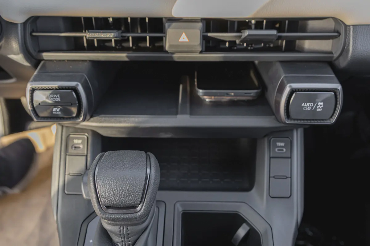 Toyota RAV4 LE | GCC Specs | Hybrid | V4 | FWD | 2026 (EXPORT)-16-16