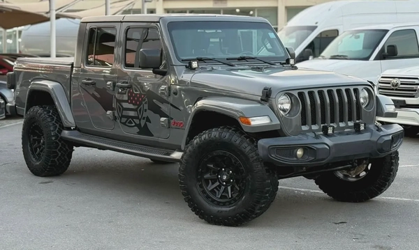 Jeep gladiator sport S fully loaded with amazing condition