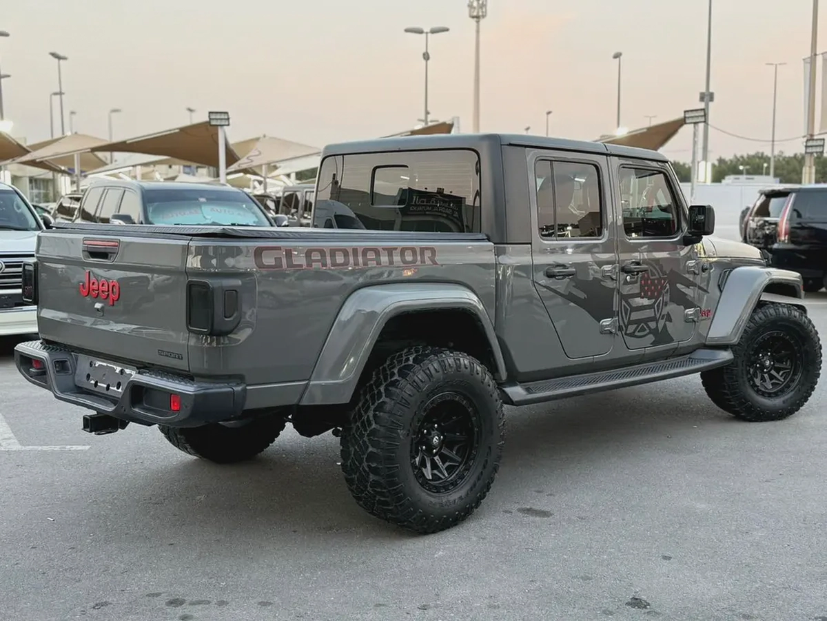 Jeep gladiator sport S fully loaded with amazing condition-3-3