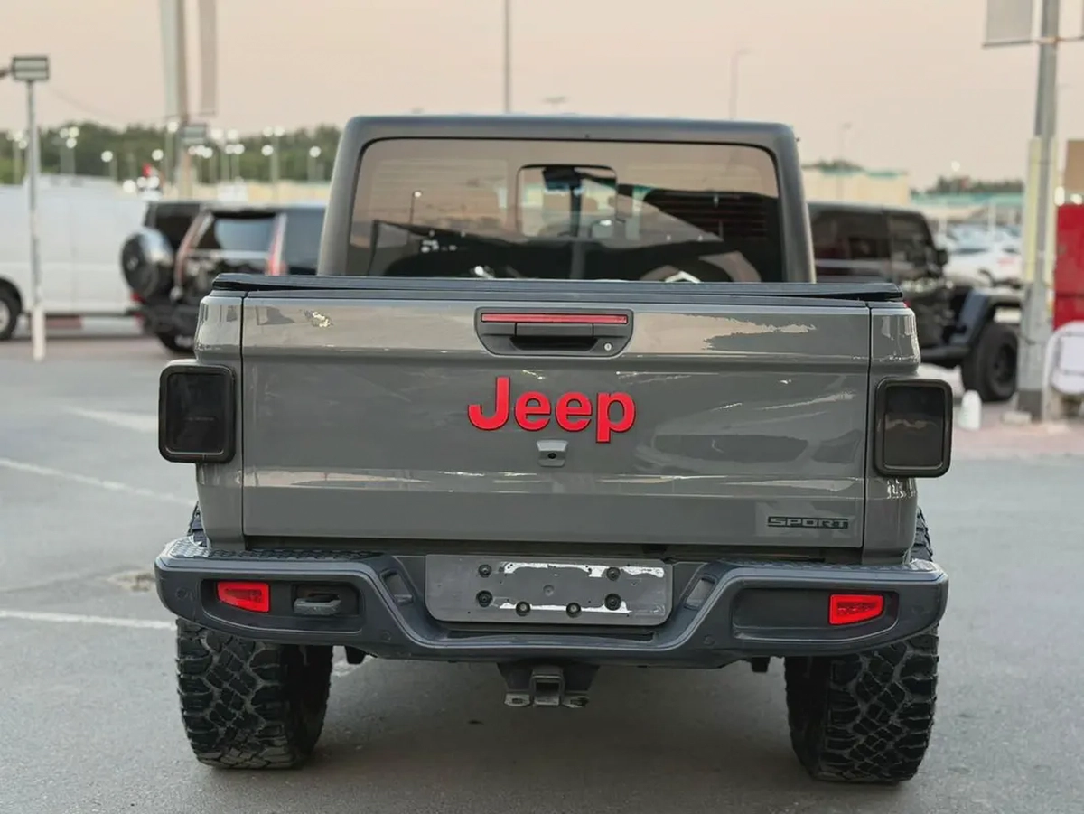 Jeep gladiator sport S fully loaded with amazing condition-4-4