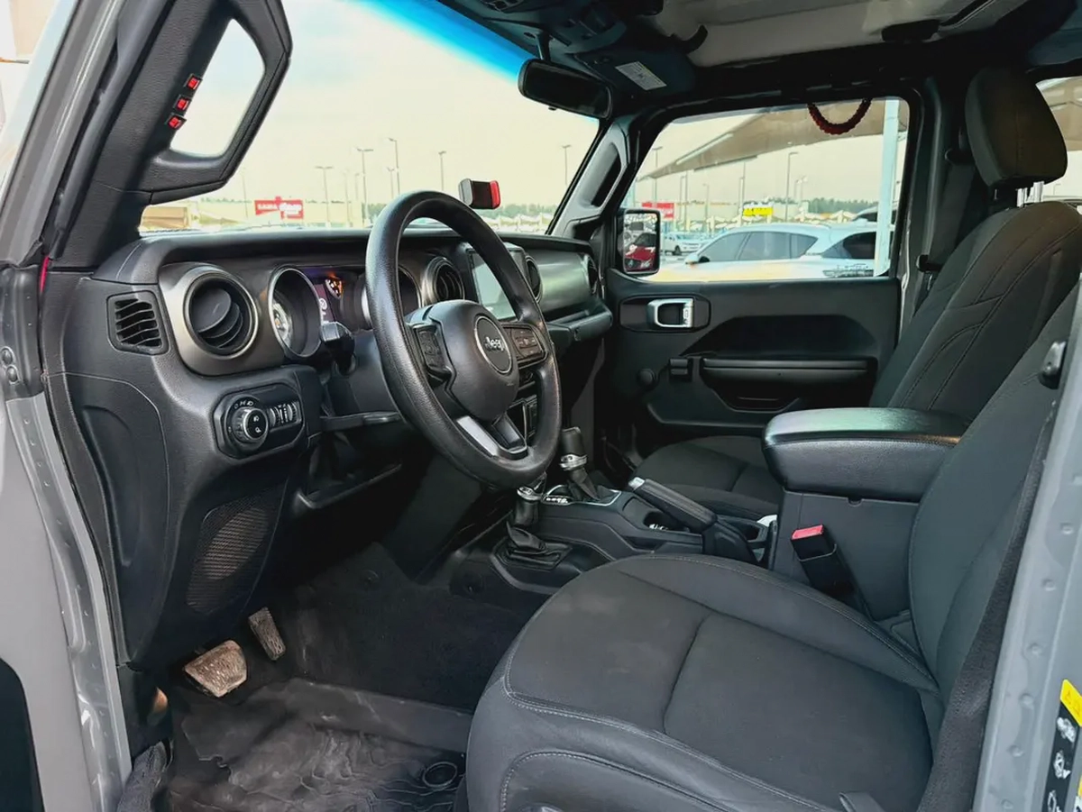 Jeep gladiator sport S fully loaded with amazing condition-5-5