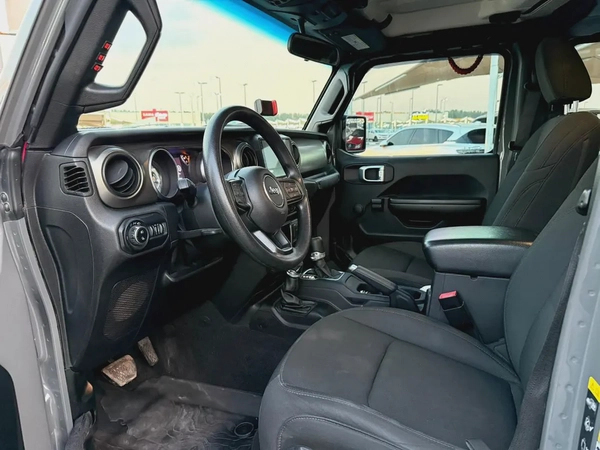 Jeep gladiator sport S fully loaded with amazing condition