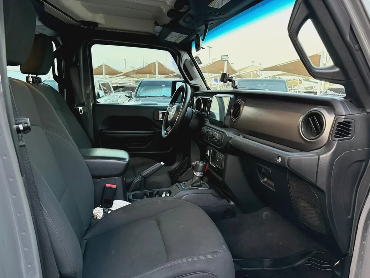 Jeep gladiator sport S fully loaded with amazing condition-6-6