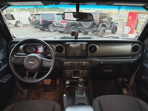 Jeep gladiator sport S fully loaded with amazing condition