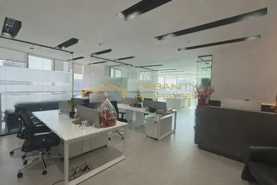 Fully Fitted Office | Prime Business Bay Location | 1 Parking-3
