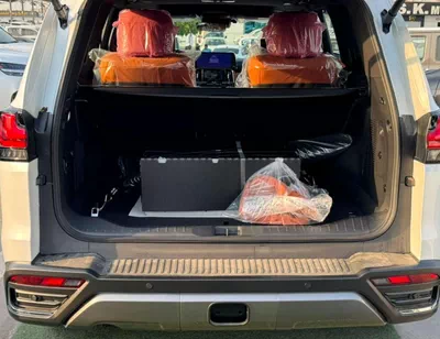 Lexus LX600 VIP 3.5L PETROL || RADAR / 360*CAMERA / LEATHER WITH PWR SEATS / SUNROOF / REAR ENTERTAINMENT SCREEN-4