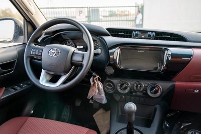 Toyota Hilux DLX Basic-2