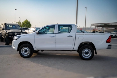 Toyota Hilux DLX Basic-13